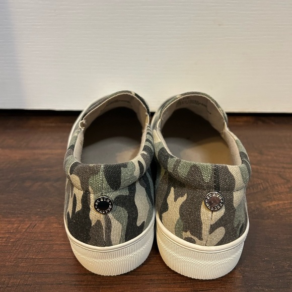 Steve Madden Gills-c Camouflage Platform Canvas Slip On Sneaker Womens 8 EUC - Picture 4 of 9